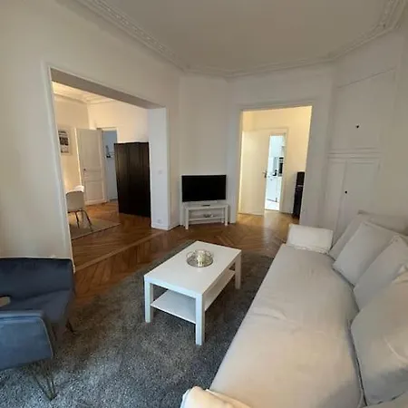 3 Pieces Dans Le Coeur Du 16e Apartment