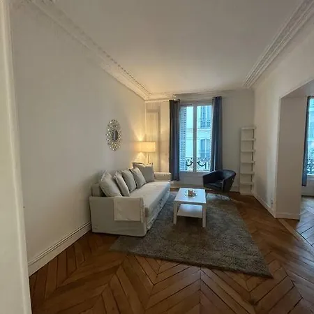 3 Pieces Dans Le Coeur Du 16e Apartment